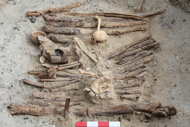 A photo of the braziers and a skeleton found in one tomb as they were being excavated.